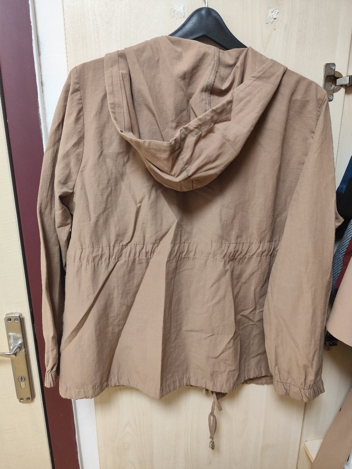 Bej Düğmeli Kadın yağmurluk - Görsel 3