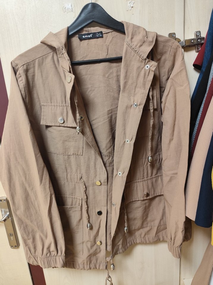 Bej Düğmeli Kadın yağmurluk - Görsel 2