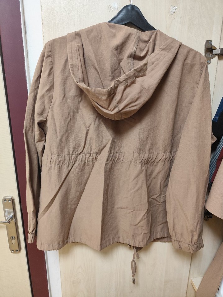 Bej Düğmeli Kadın yağmurluk - Görsel 4