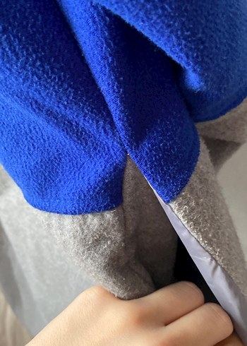 Gri Mavi Blok Renkli Fermuarlı Midi Kaban - Görsel 4