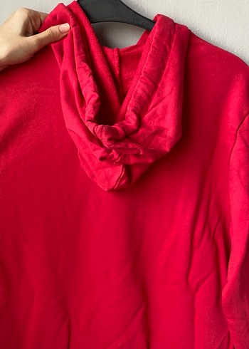 Kırmızı Kapüşonlu Mavi Baskılı Sweatshirt - Görsel 4