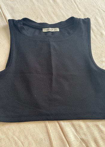 Siyah Yüksek Yakalı Kolsuz Crop Top