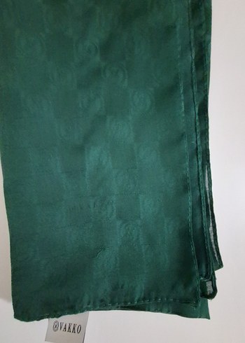 Kadın Parlak Yeşil Saten Şal - Görsel 2