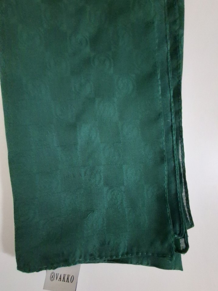 Kadın Parlak Yeşil Saten Şal - Görsel 2