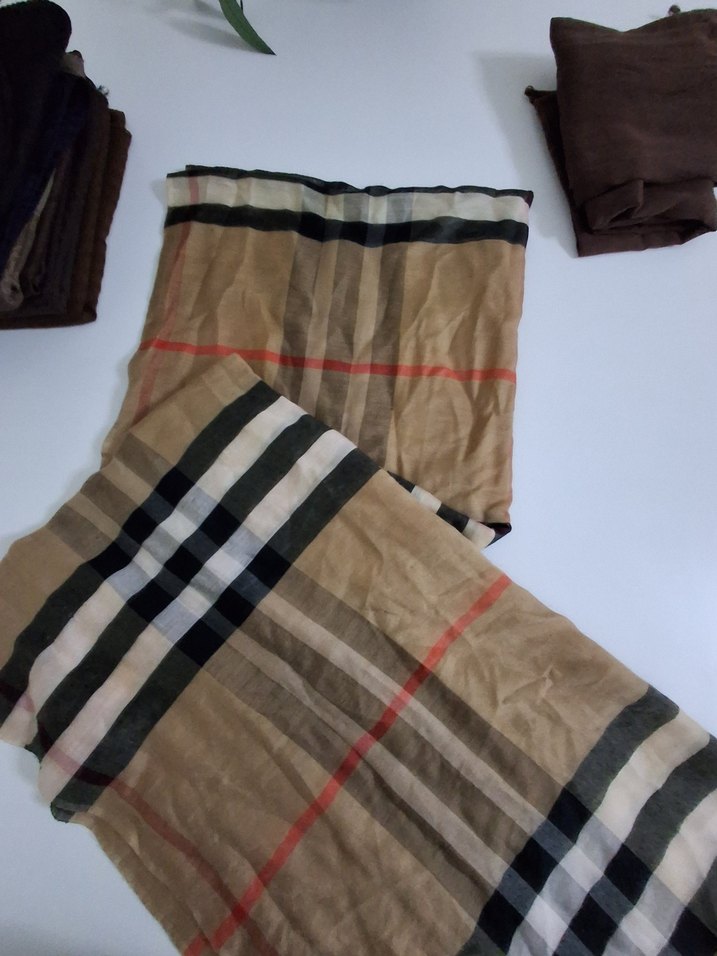 Bej ve Gri Keten Burberry Şal - Görsel 2