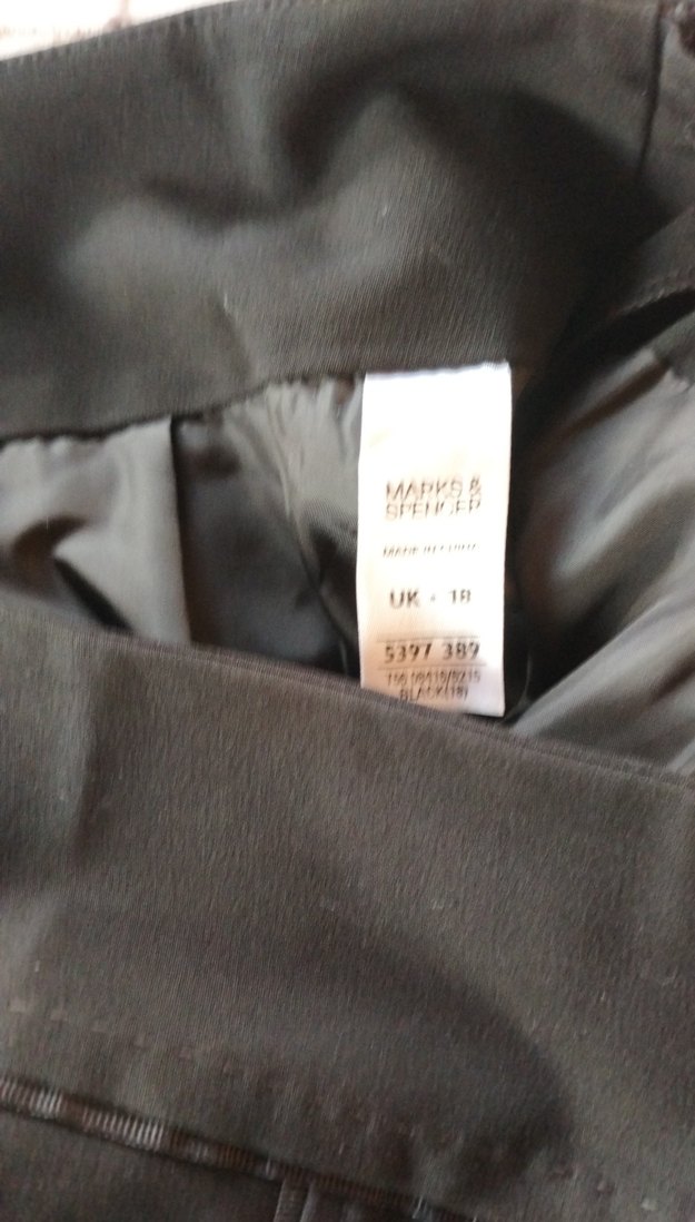 MARKS SPENCER 46 beden kalçadan kloş şık
etek. Hiç giyilmedi. - Görsel 2