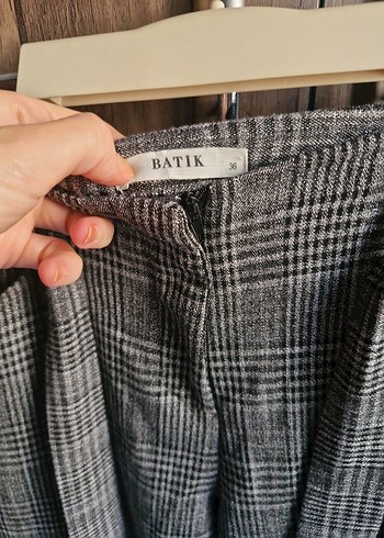 Düğmeli Gri Ekose Desenli Kumaş Pantalon