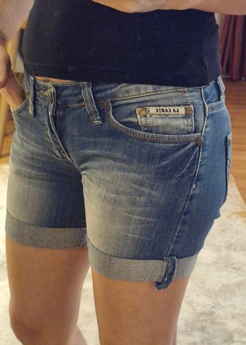 Kadın Koyu Mavi Kemerli Mini Denim Şort - Görsel 2