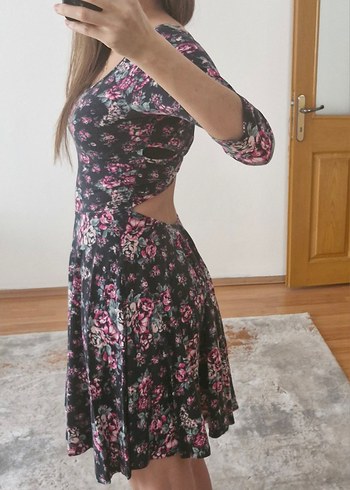 Sırt Detaylı Siyah Çiçekli Bohem Elbise - Görsel 4