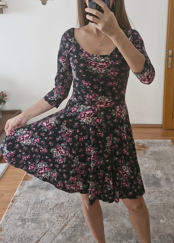 Sırt Detaylı Siyah Çiçekli Bohem Elbise - Görsel 2