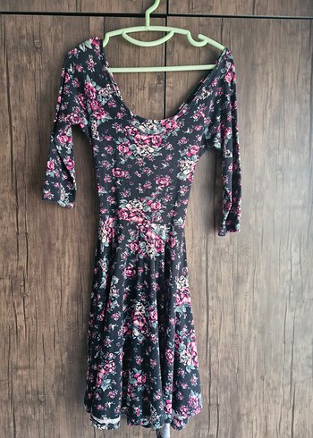 Sırt Detaylı Siyah Çiçekli Bohem Elbise - Görsel 5