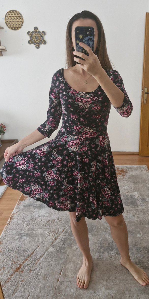 Sırt Detaylı Siyah Çiçekli Bohem Elbise - Görsel 2