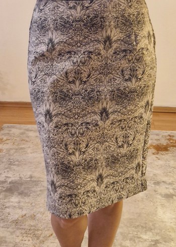 MANGO Beyaz üzerine siyah desenli Kalem Etek - Görsel 6