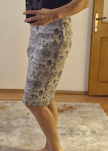 MANGO Beyaz üzerine siyah desenli Kalem Etek - Görsel 3