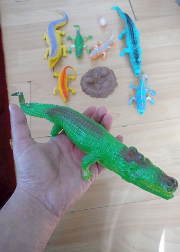 Renkli Timsah Figürü ve Dinozor Aksesuarları 8 parça