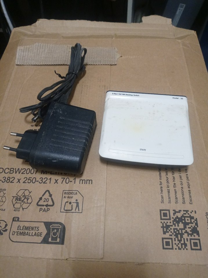 Beyaz Çoklu Portlu Ethernet switch - Görsel 2