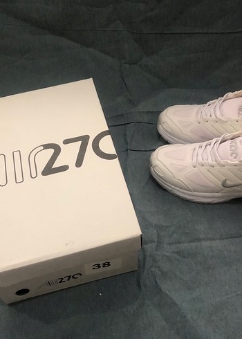Nike Beyaz Kadın Spor Ayakkabı - Düz Tabanlı