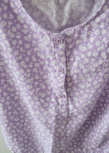 Mor Düğmeli Kısa Kollu Çiçekli Bluz - Görsel 2
