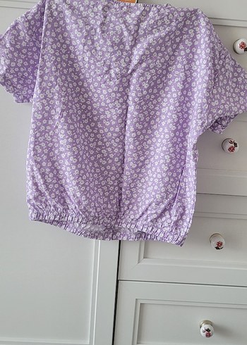 Mor Düğmeli Kısa Kollu Çiçekli Bluz - Görsel 3