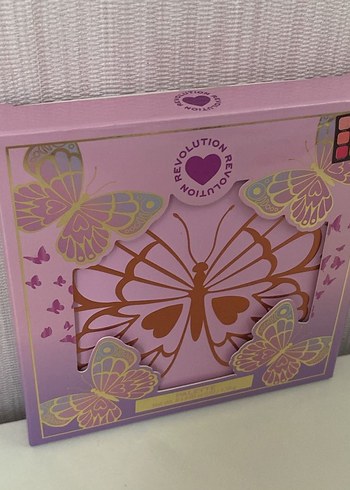 Revolution Revolution butterfly far paleti