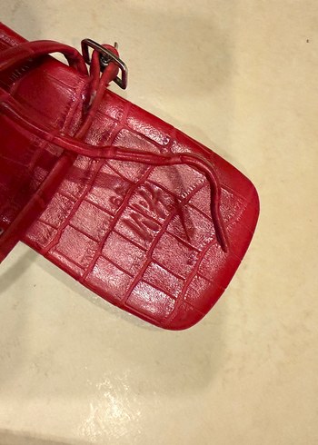 H&M Kırmızı Deri Yılan Desenli Stiletto Sandalet