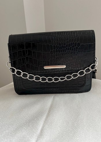 Zincir Detaylı Siyah Yılan Derisi Desenli Deri Çanta - Görsel 2