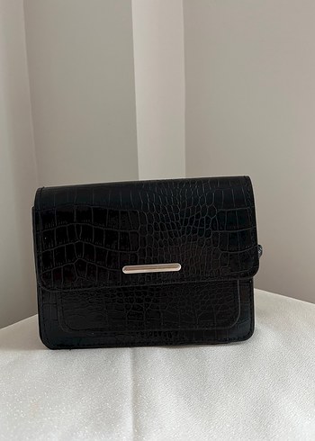 Zincir Detaylı Siyah Yılan Derisi Desenli Deri Çanta - Görsel 3