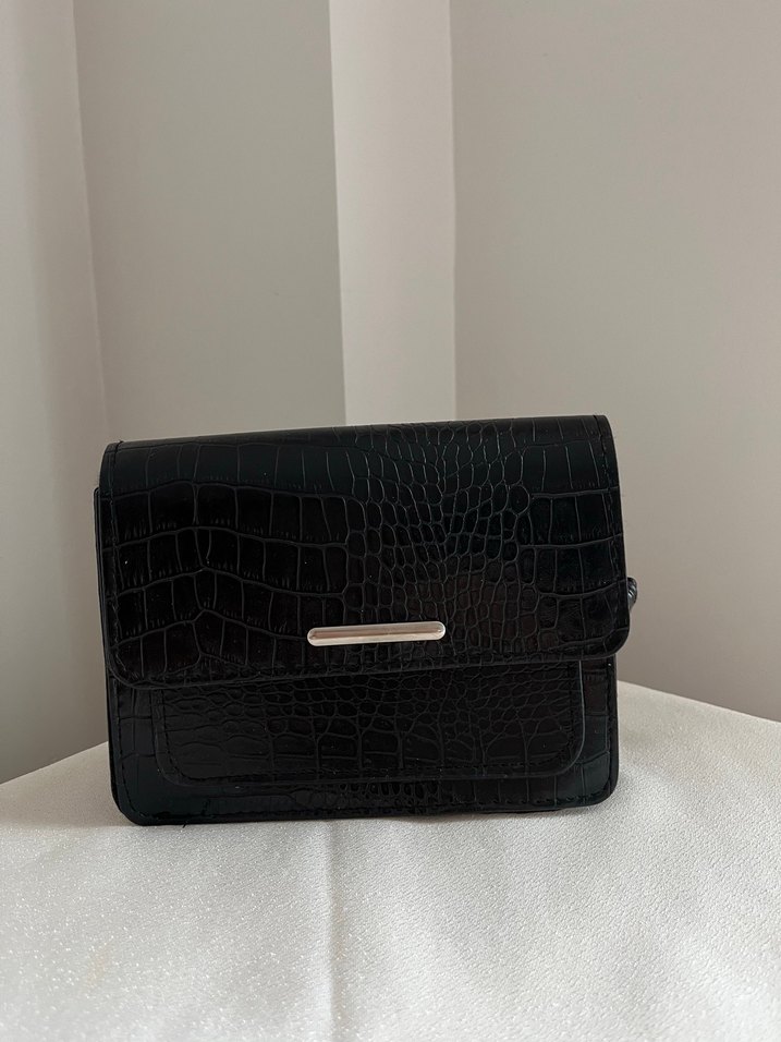 Zincir Detaylı Siyah Yılan Derisi Desenli Deri Çanta - Görsel 3