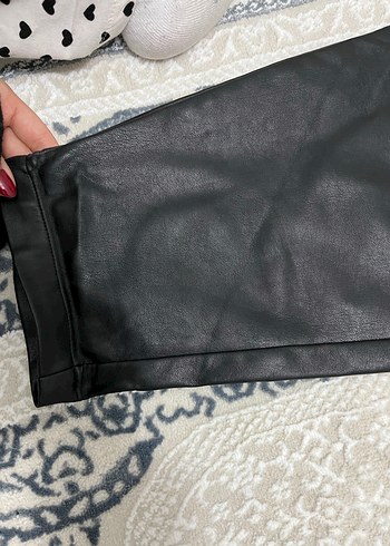 Siyah Deri Tokalı Midi Pantolon - Görsel 3