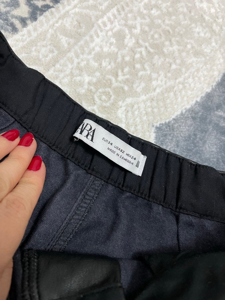 Siyah Deri Tokalı Midi Pantolon - Görsel 4