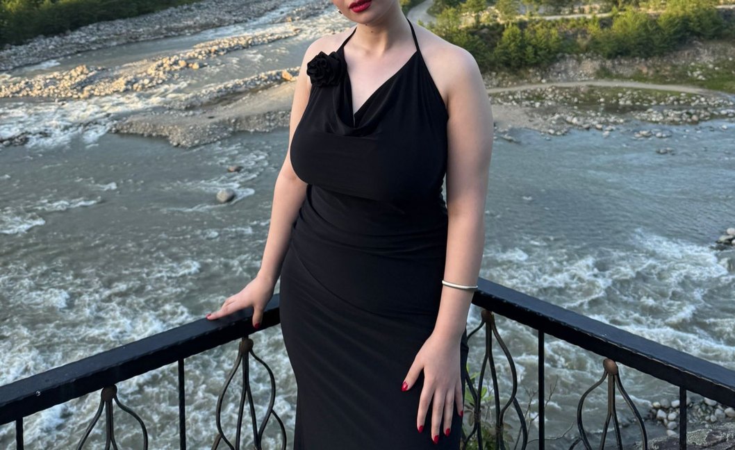 Siyah V Yaka Uzun Drapeli Kadın Elbise - Görsel 3