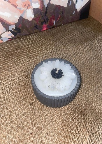 Diğer Siyah Çiçek Detaylı Gri Mum