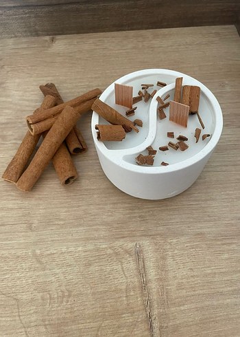 Beyaz Silindir Mum Tarçın Süslemeli