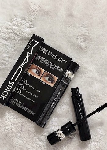 MAC Stack Superstar Mega Brush Maskara