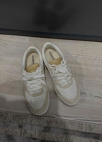 36 Beden beyaz Renk Pull and bear 