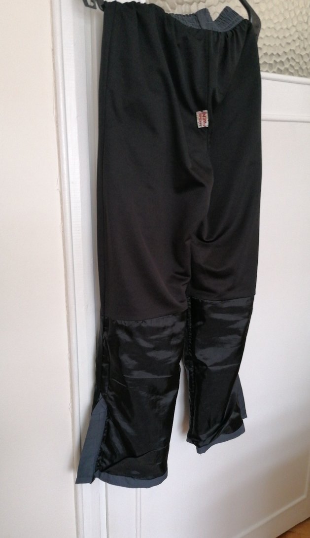 Gri renkte astarlı kullanışlı yeni gibi alt eşofman - Görsel 3