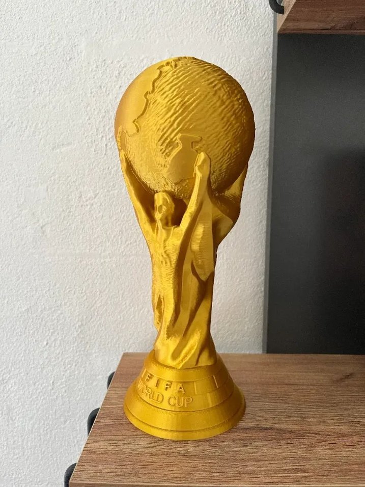 Altın Renkli Parlak Dünya Kupası Figürü - Görsel 3