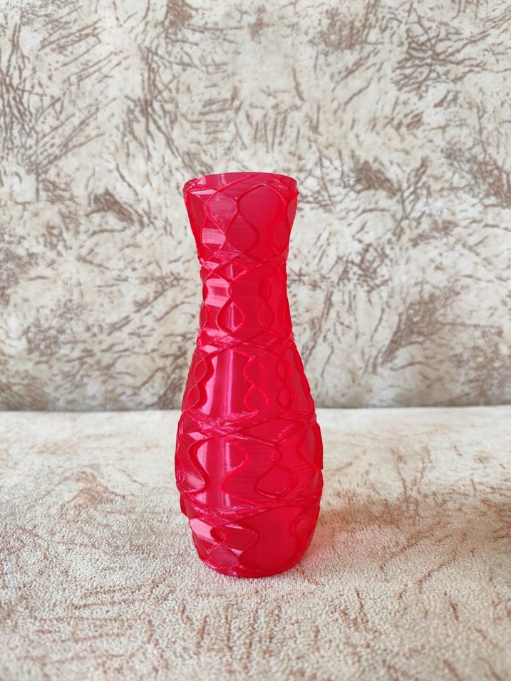 Kıvrımlı Kırmızı Vazo - Görsel 3