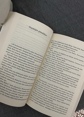 Yaz Uyurken - Esin Aker Roman - Görsel 3