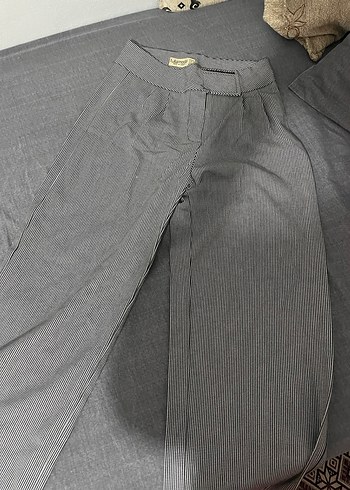 Kadın Gri Keten Pilili Kumaş Pantolon - Görsel 4