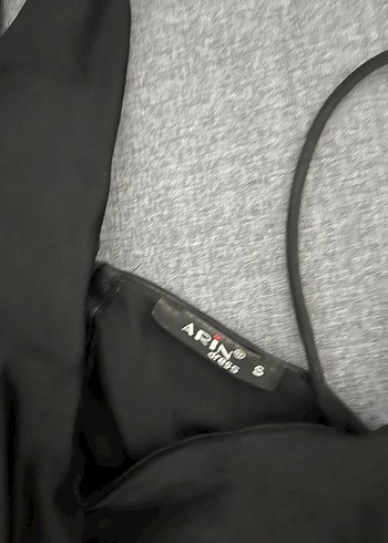 Siyah Uzun yırtmaçlı , sol taraf taş detaylı  elbise - Görsel 5