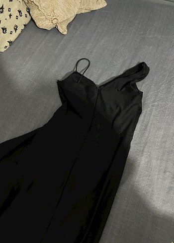 Siyah Uzun yırtmaçlı , sol taraf taş detaylı  elbise - Görsel 7