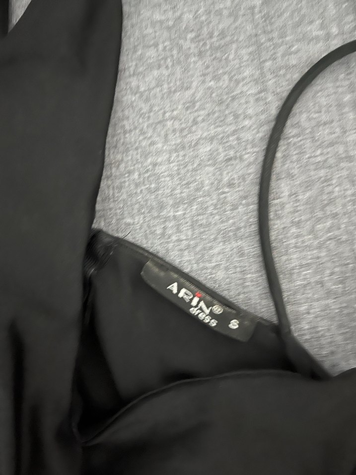 Siyah Uzun yırtmaçlı , sol taraf taş detaylı  elbise - Görsel 5