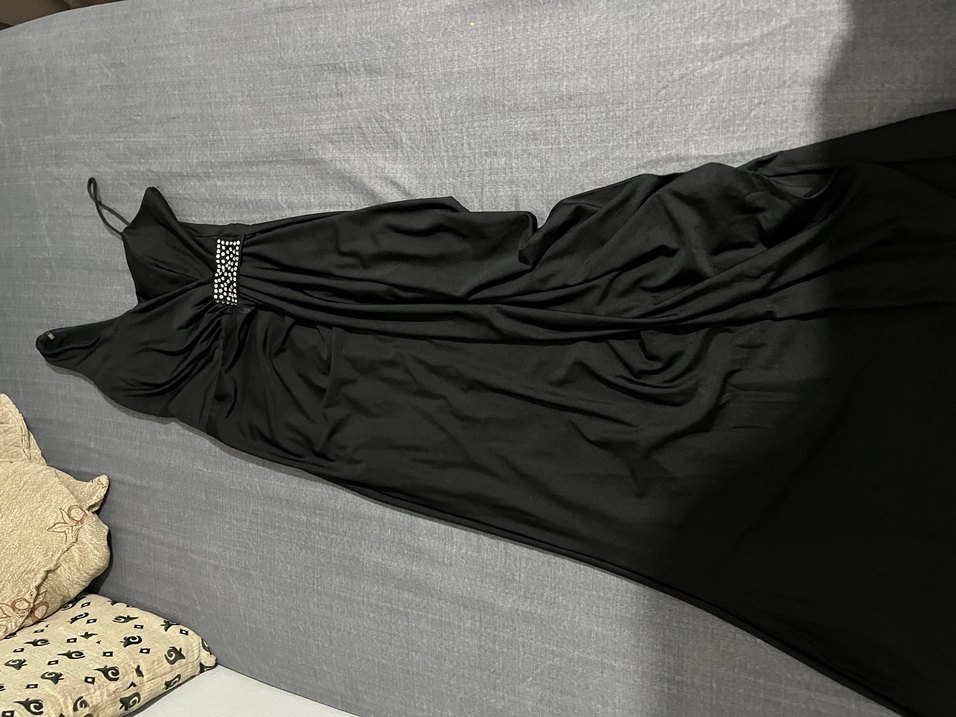 Siyah Uzun yırtmaçlı , sol taraf taş detaylı  elbise - Görsel 2