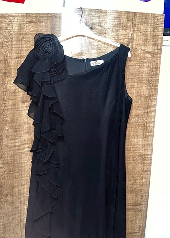 Uzun siyah sağ kol çiçekli elbise - Görsel 2