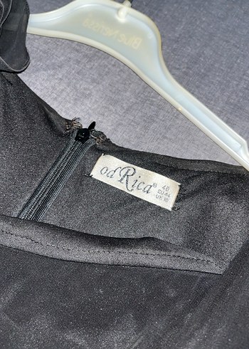 Uzun siyah sağ kol çiçekli elbise - Görsel 3