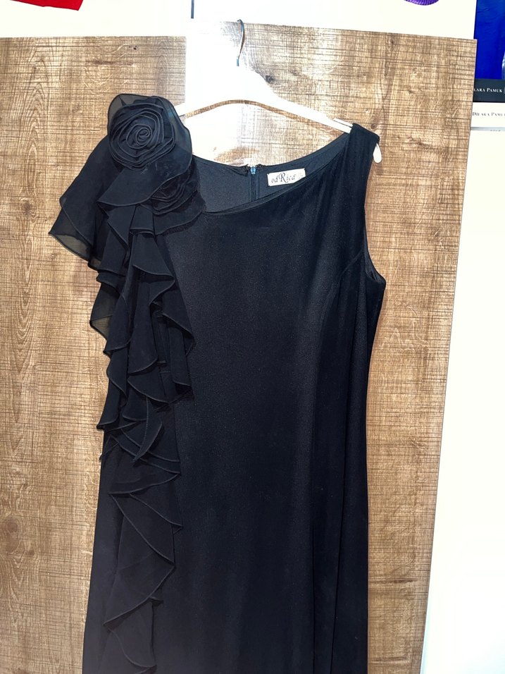 Uzun siyah sağ kol çiçekli elbise - Görsel 2