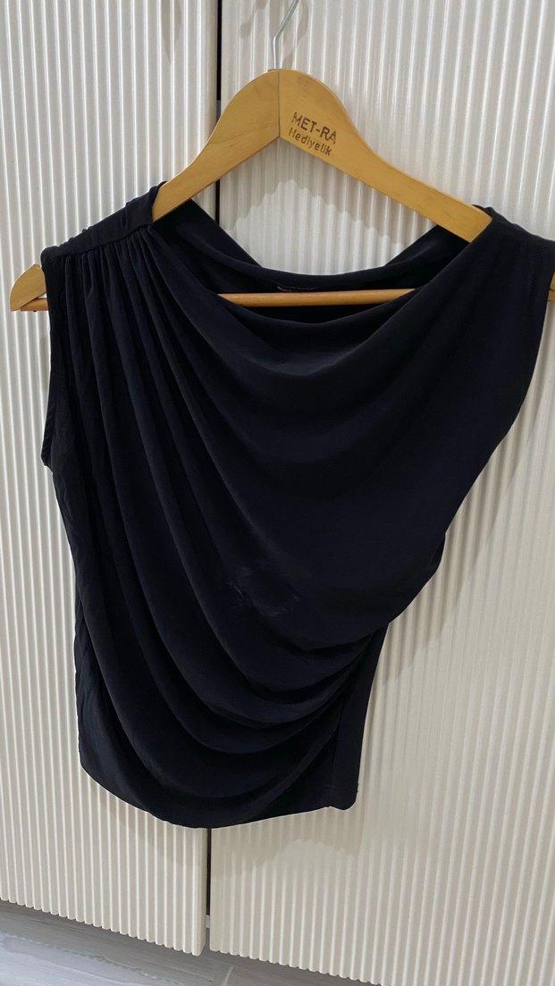 Drapeli Siyah Kolsuz Yüksek Yaka Bluz - Görsel 2