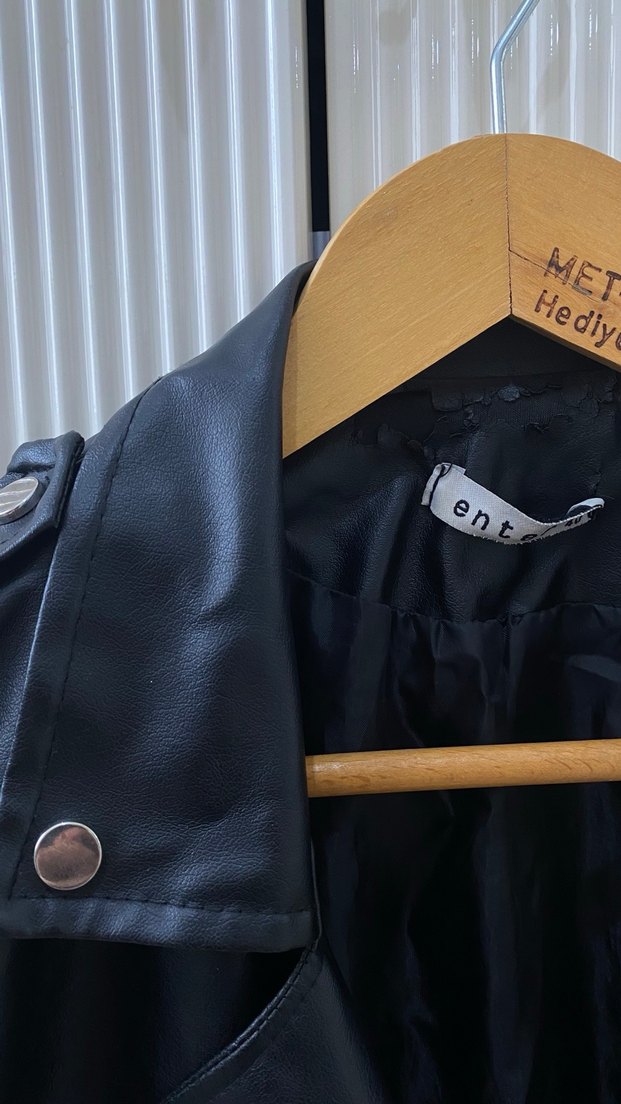 Siyah Kısa Kesim Deri Biker Ceket - Görsel 3