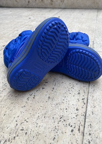 Crocs Crocs, Çocuk Bot